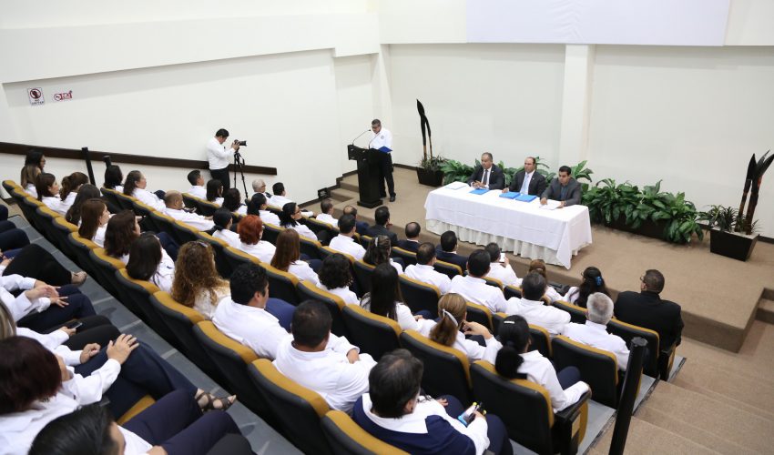 entrega de reconocimientos por conclusión de Diplomado en congreso del estado